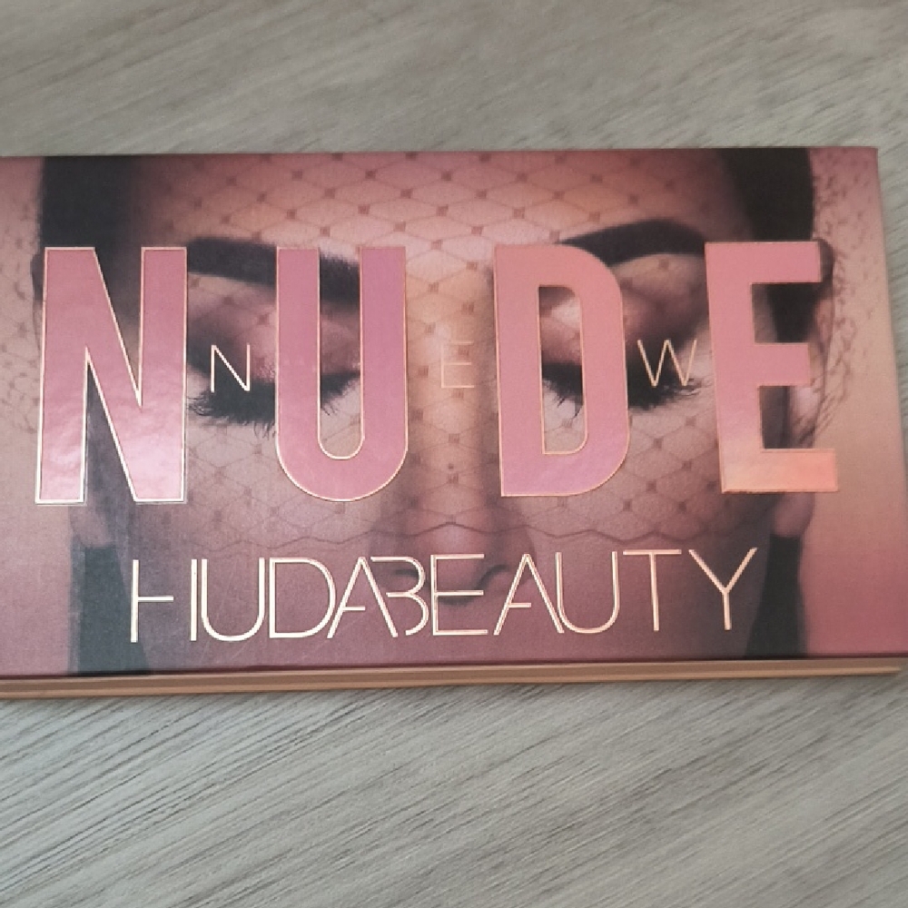 HUDA BEAUTY Nude Eyeshadow Palette - Rose Gold & Pink Tones